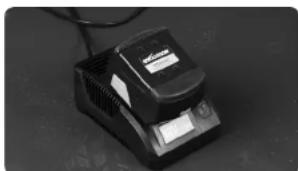 EVOLUTION RAGE7 - 1.CHARGER UNE BATTERIE (Fig. 1) - 1