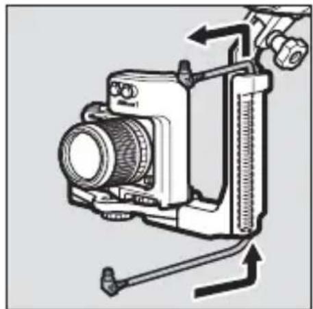 NIKON SBN10 - Posizionare il gruppo fotocamera/adattatore sull'unità di supporto. - 4