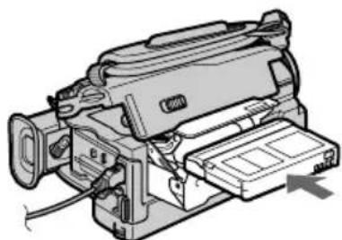 SONY DCRTRV40E - Mise en place d'une cassette (p. 33) - 3