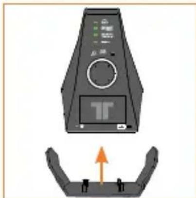 TRITTON Warhead 7.1 - INSERIMENTO DEL SUPPORTO PER CUFFIE - 1