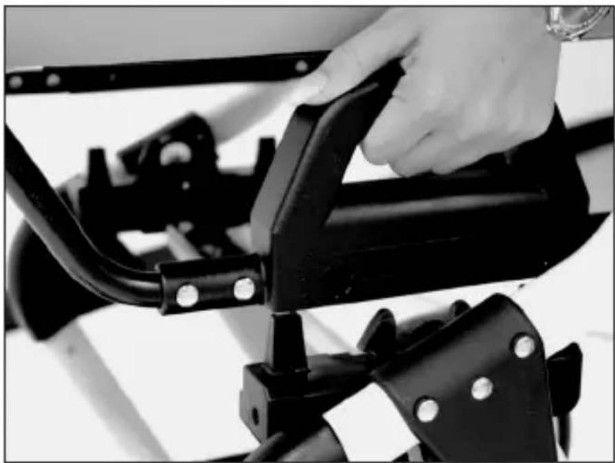 HARTAN Xperia XL - Befestigung der Falttasche auf dem Fahrgestell - 1