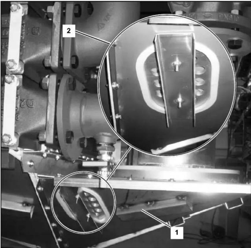 Elco R3400 - Cleaning the condensate receptacle Cleaning and refilling the syphon - 1