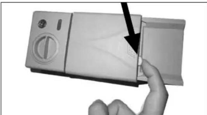 MEDION MD 37128 - Remplissage du distributeur de produit de lavage - 1