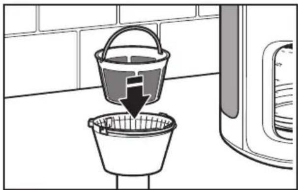 KITCHENAID KCM1202WH - Remplissage du panier à infusion avec du café Infusion du café - 2