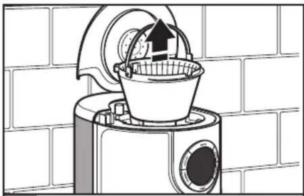 KITCHENAID KCM1202OB - Remplissage du panier à infusion avec du café Infusion du café - 1