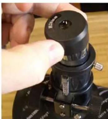 CELESTRON Cometron - Aufsetzen der Okulare - 1