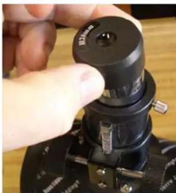 CELESTRON Cometron - Installation des oculaires - 1