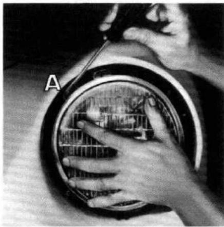 RENAULT R 1133 Caravelle (1966) - Remplacement d'une lampe - 4