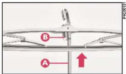 LANCIA Ypsilon (2001) - Remplacement du balai-racleur de l'essuie-lunette arrière (fig. 9) - 1