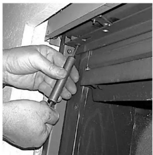 DOVRE 2180CBBS - Abmontieren des Führungssystems - 3