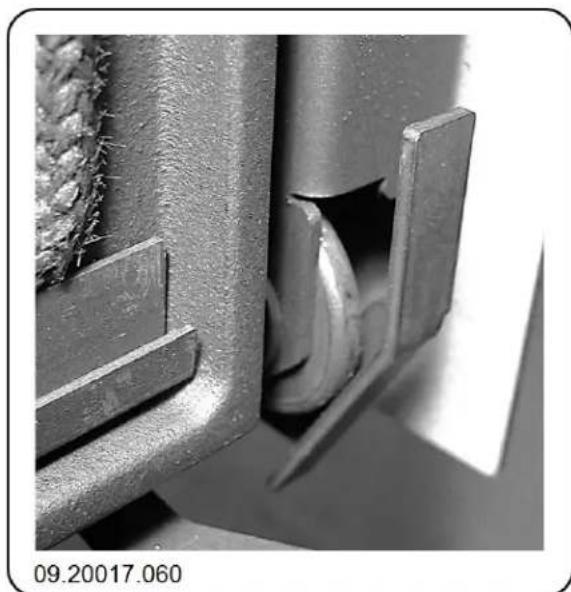 DOVRE 2180CBBS - Anpassen der Schliebung der Lifttur - 3