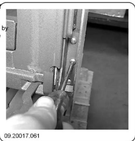 DOVRE 2180CBBS - Adjusting the closure of the lift door - 2