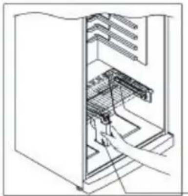 TECHWOOD TNF2D423S - Deuxième étape: Enlever la partition intermédiaire des bacs à légumes entre les bacs. - 1