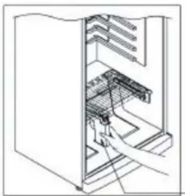 TECHWOOD TNF2D423W - Deuxieme etape: Enlever la partition intermediaire des bacs à legumes entre les bacs. - 1