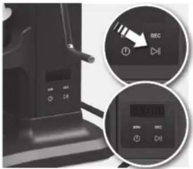 ELECTROLUX EKM6100 - Надіньте насадку на вал: - 4