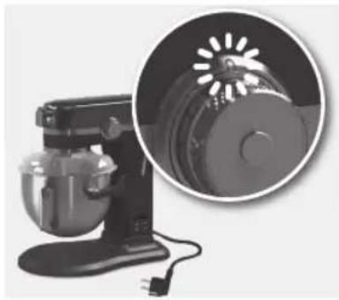 ELECTROLUX EKM6100 - Надіньте насадку на вал: - 6