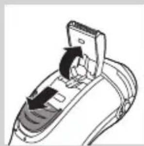 PHILIPS AquaTouch AT753 - Cleaning the trimmer with the cleaning brush (AT940/AT928/AT921/AT893/AT890 only) - 1