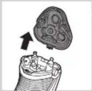 PHILIPS AquaTouch AT753 - Cleaning the shaving unit with the cleaning brush - 2