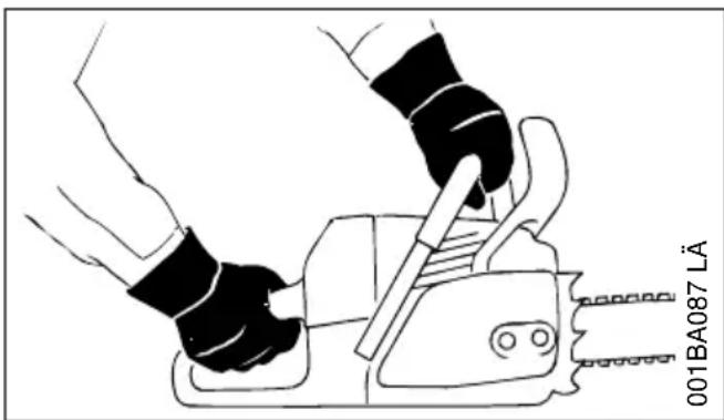 STIHL MS 211 - Au cours du travail - 1