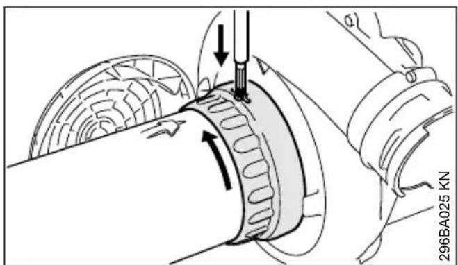 STIHL BG 56 - Demontage du tube d'aspiration - 1