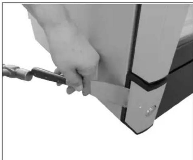 VESTFROST VKG 671 - Reversing the door - 3