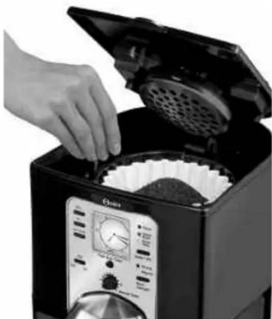 OSTER 333633 - Addition d'eau et de mouture de café - 1