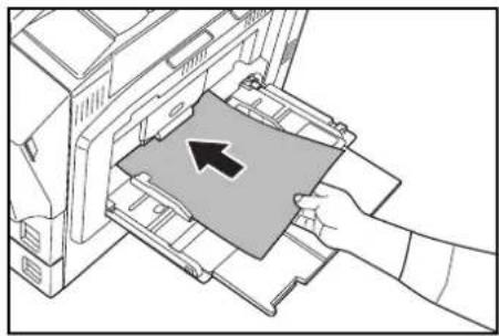 Triumph-Adler DCC 2635 - Chargement de papier dans le bac MF - 4