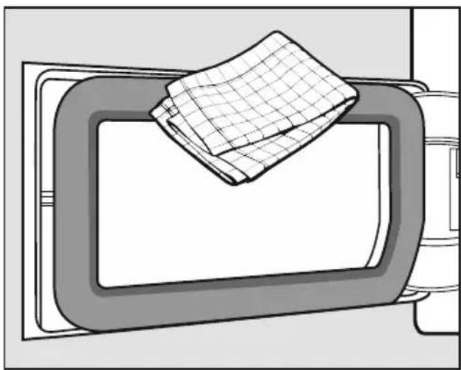 MIELE TWE 620 WP ECO - Cleaning the plinth filter panel - 1