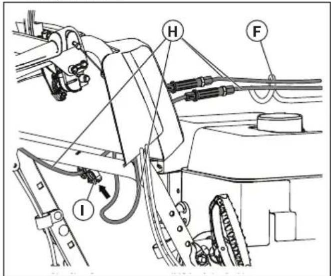 HUSQVARNA ST 224 - Per installare il deflettore di scarico e la testa rotore di scarico - 2
