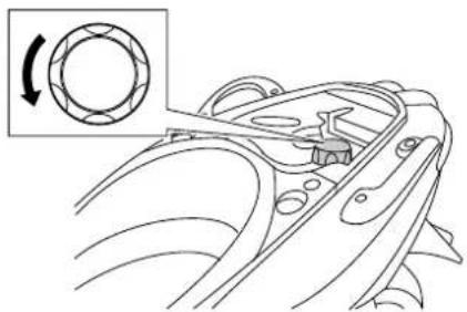 YAMAHA Neos50 (2014) - Retrait du bouchon du réservoir de carburant - 1