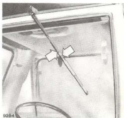 FIAT 7080 - Poussoir g de commande d'essuie-glace à deux vitesses. - 2