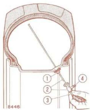 FIAT 7080 - Raccord pour introduire et évacuer l'eau (fourni par les manufacturiers). - 1