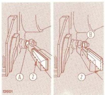 FIAT 7080 - Reglage de l'attelage des OUTILS avec BLOCSE limitation de debattement lateral - 1