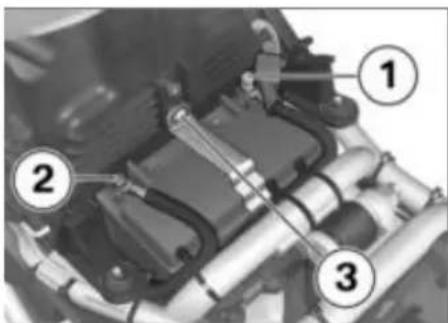BMW R 1200 GS (2012) - Αφαίρεση μπαταρίας - 2