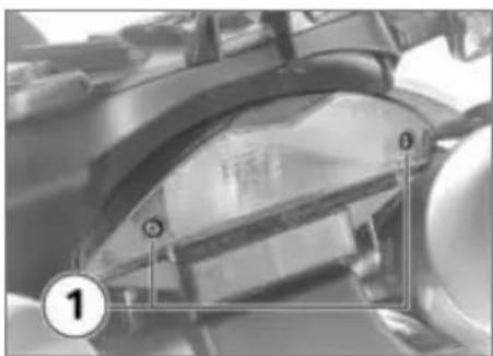 BMW G 650 GS Sertao (2014) - การเปลี่ยนหลอดไฟสำหรับไฟ ท้ายและไฟเบรก - 1