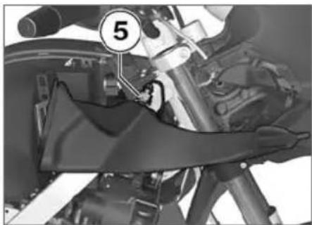 BMW G 650 GS (2008) - テールライトおよびブレーキ ライトバルブを交換する - 8