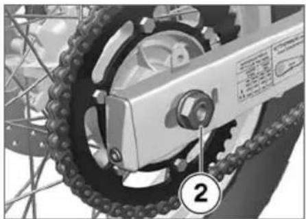 BMW G 650 GS (2008) - リヤホイールを取り外す - 9