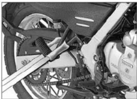 BMW G 650 GS (2008) - モーターサイクルを搬送 用に固定する - 3
