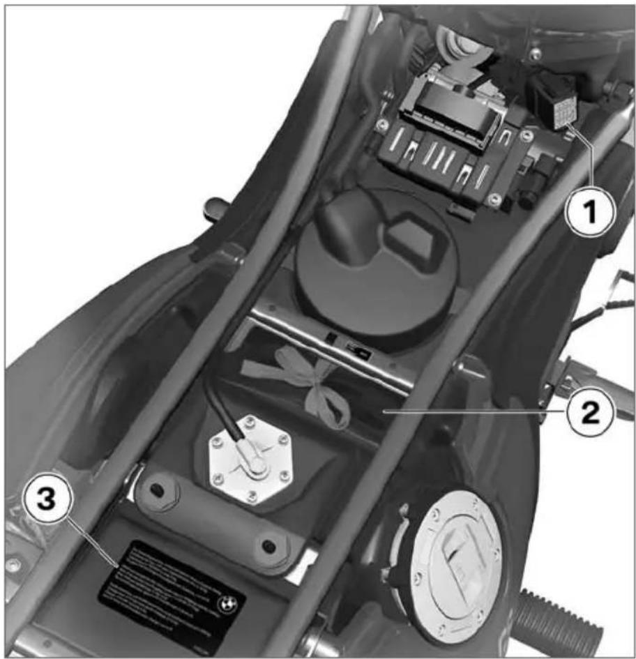 BMW G 650 GS (2008) - シート下 - 1