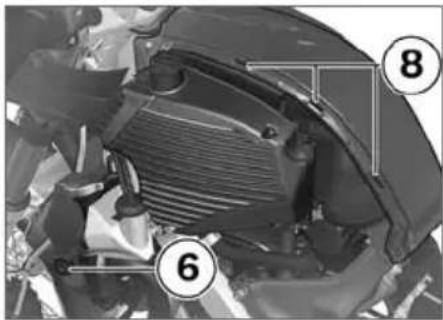 BMW G 650 GS (2008) - 左サイドフェアリングを取り 外す - 5