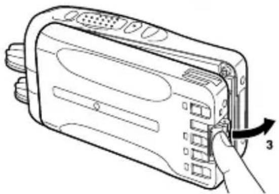 KENWOOD NX320 - INSTALLING/ REMOVING THE (OPTIONAL) BATTERY PACK - 2