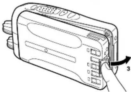 KENWOOD NX220 - INSTALLING/ REMOVING THE (OPTIONAL) BATTERY PACK - 2
