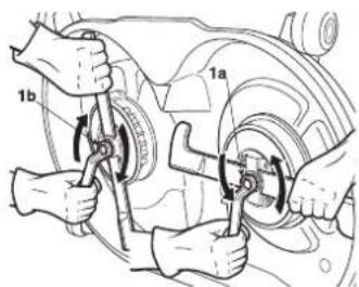 Honda HF2417HTE - b) Removing, replacing and rebalancing of cutting means - 1