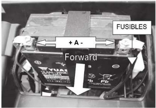 Adiva AD3 200 - BATTERIE ET FUSIBLES - 1