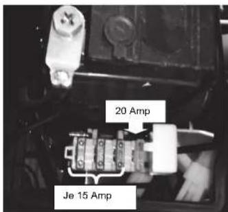 Adiva AD3 200 - BATTERIE-/SICHERUNGSFACH - 1