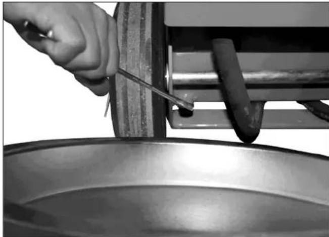 ATIKA ASP 14 TS - Changing the oil: - 1