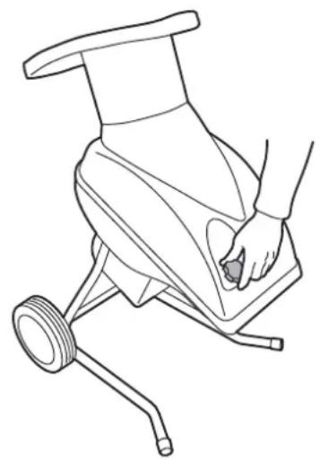 Wolf Garten SDE 2500 - Cleaning the collection hopper - 3