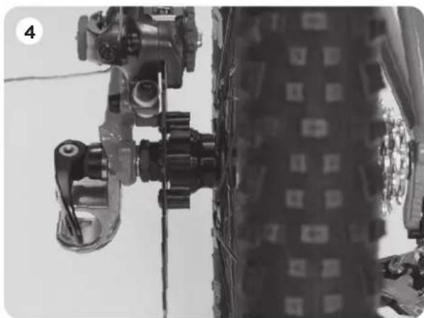 THULE Cadence - INSTALLING THE EZHITCH™ WITH A QUICK-RELEASE - 3