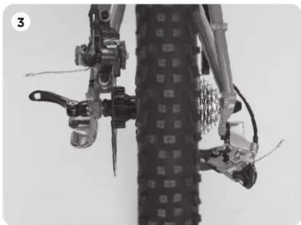 THULE Cadence - INSTALLING THE EZHITCH™ WITH A QUICK-RELEASE - 2