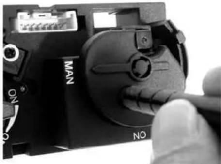 NESTOR MARTIN R25 - Manueel aanmaken van de waakvlam - 4